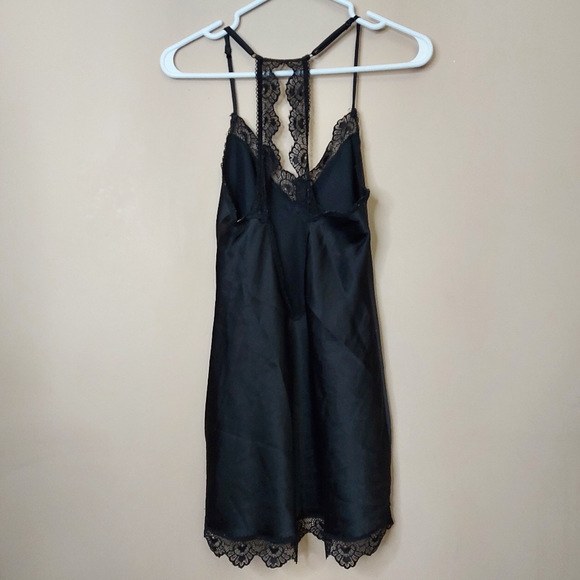 In bloom by jonquil black satin and lace chemise with low back and t closure - Picture 4 of 6